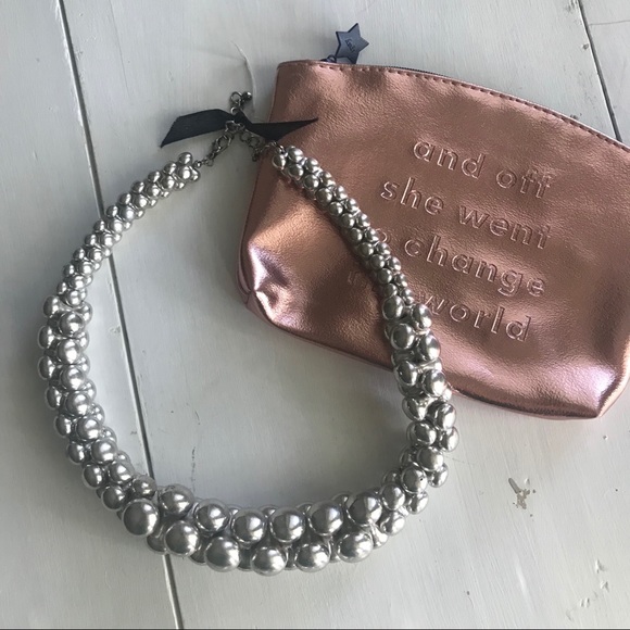 Boutique Jewelry - Chunky silver necklace